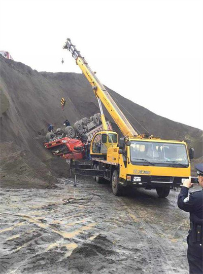 察哈尔右翼后旗上犹道路救援